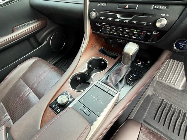 RX RX450h バージョンL パノラマルーフ 純正ナビ ステアリングヒーター シートヒーター&クーラー パノラミックビューモニター パワーバックドア ヘッドアップディスプレイ 4WD 純正スノーマット 純正エンジンスターター(17枚目)