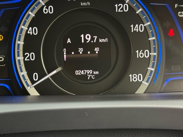 アコードハイブリッド ＥＸ　ホンダセンシング　ハーフレザー　シートヒーター　純正ナビ　バックカメラ　サイドカメラ　フルセグ　ＥＴＣ　パワーシート　シートメモリー　プッシュスタート　スマートキーｘ２（17枚目）