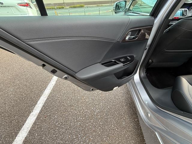 アコードハイブリッド ＥＸ　ホンダセンシング　ハーフレザー　シートヒーター　純正ナビ　バックカメラ　サイドカメラ　フルセグ　ＥＴＣ　パワーシート　シートメモリー　プッシュスタート　スマートキーｘ２（31枚目）