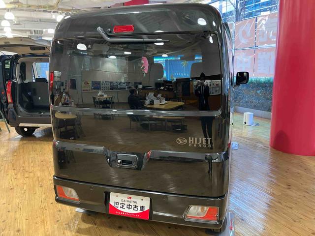 ハイゼットカーゴ クルーズ未使用車　ＬＥＤパック視界補助パック　９インチＤＡ　保証　新車保証・まごころ保証　１年間・走行距離無制限付き　ＬＥＤヘッドランプ　ＬＥＤフォグランプ　９インチディスプレイオーディオ　スマートインナーミラー　バックカメラ　電動格納ミラー（33枚目）