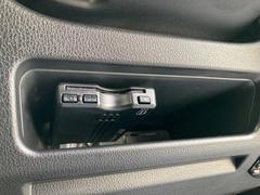 スライドドアは電動となっており、ドアハンドルを引くと自動で開閉しますが、運転席横のスイッチでも開閉させることができます。 6
