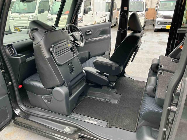 助手席ロングスライドを使うと、後席の足元に広いスペースが生まれ、使い勝手がさらに高まります♪