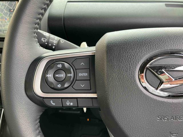 ナビゲーションの装着でステアリングホイール左側のスイッチ操作ができます。オーディオの操作、切替が可能になり、運転しながらでも扱えるので、とても便利です♪