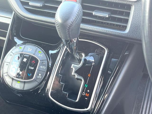 ヴォクシー ZS 衝突軽減 両側電動スライドドア 純正10インチナビ Bluetooth バックカメラ ETC フルセグTV クルーズコントロール LEDヘッドライト LEDフォグランプ オートライト オートエアコン(29枚目)