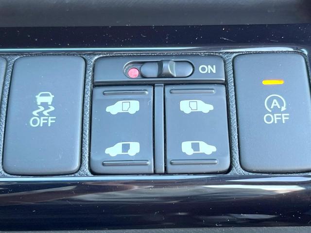 ステップワゴンスパーダ Ｚ　クールスピリット　両側電動ドア　純正ＳＤナビ　バックカメラ　ハーフレザーシート　ＨＩＤヘッド　ビルトインＥＴＣ　クルコン　純正１７インチアルミ　オートエアコン　ＣＤ　ＤＶＤ再生　フルセグ（6枚目）