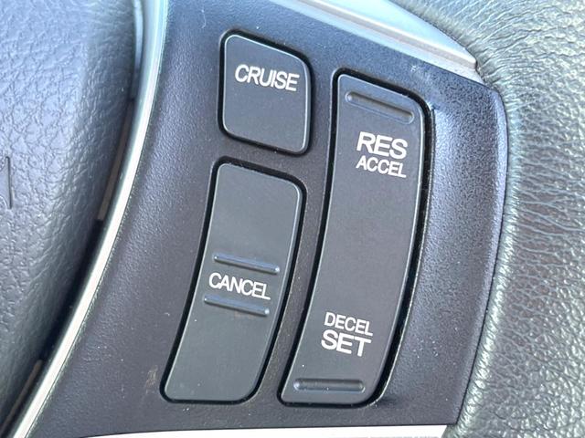 ステップワゴンスパーダ Ｚ　クールスピリット　両側電動ドア　純正ＳＤナビ　バックカメラ　ハーフレザーシート　ＨＩＤヘッド　ビルトインＥＴＣ　クルコン　純正１７インチアルミ　オートエアコン　ＣＤ　ＤＶＤ再生　フルセグ（7枚目）