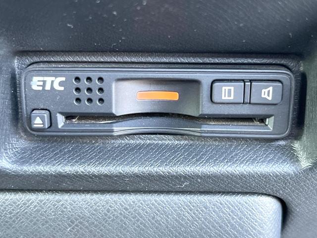 ステップワゴンスパーダ Ｚ　クールスピリット　両側電動ドア　純正ＳＤナビ　バックカメラ　ハーフレザーシート　ＨＩＤヘッド　ビルトインＥＴＣ　クルコン　純正１７インチアルミ　オートエアコン　ＣＤ　ＤＶＤ再生　フルセグ（10枚目）