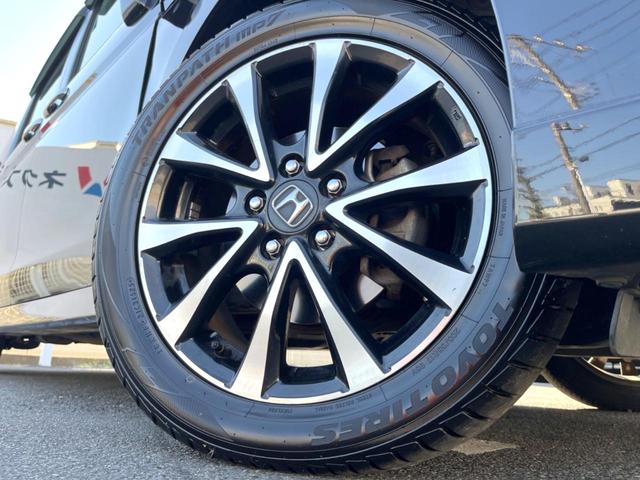 ステップワゴンスパーダ Ｚ　クールスピリット　両側電動ドア　純正ＳＤナビ　バックカメラ　ハーフレザーシート　ＨＩＤヘッド　ビルトインＥＴＣ　クルコン　純正１７インチアルミ　オートエアコン　ＣＤ　ＤＶＤ再生　フルセグ（12枚目）