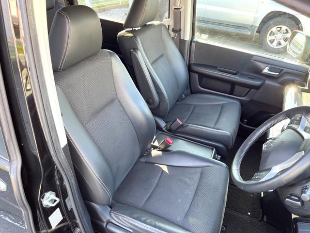 ステップワゴンスパーダ Ｚ　クールスピリット　両側電動ドア　純正ＳＤナビ　バックカメラ　ハーフレザーシート　ＨＩＤヘッド　ビルトインＥＴＣ　クルコン　純正１７インチアルミ　オートエアコン　ＣＤ　ＤＶＤ再生　フルセグ（14枚目）