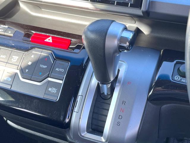 ステップワゴンスパーダ Ｚ　クールスピリット　両側電動ドア　純正ＳＤナビ　バックカメラ　ハーフレザーシート　ＨＩＤヘッド　ビルトインＥＴＣ　クルコン　純正１７インチアルミ　オートエアコン　ＣＤ　ＤＶＤ再生　フルセグ（35枚目）