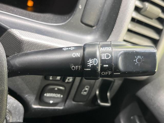 ハイエースワゴン ＧＬ　片側電動スライドドア　ＳＤナビ　バックカメラ　禁煙車　オートライト　純正１５インチアルミ　ＤＶＤ再生　フルセグ　キーレス　オートエアコン　電動格納ミラー　ドアバイザー（7枚目）