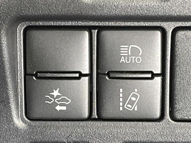ヴォクシー ＺＳ　煌ＩＩＩ　禁煙車　後席モニター　純正１０型ナビ　バックカメラ　両側電動スライド　トヨタセーフティ　オートマチックハイビーム　車線逸脱警報　クルーズコントロール　ＥＴＣ　Ｂｌｕｅｔｏｏｔｈ　フルセグ（7枚目）