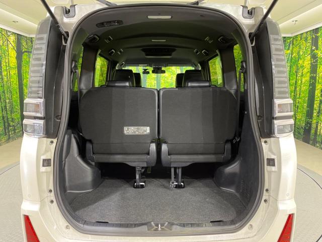 ヴォクシー ＺＳ　煌ＩＩＩ　禁煙車　後席モニター　純正１０型ナビ　バックカメラ　両側電動スライド　トヨタセーフティ　オートマチックハイビーム　車線逸脱警報　クルーズコントロール　ＥＴＣ　Ｂｌｕｅｔｏｏｔｈ　フルセグ（12枚目）