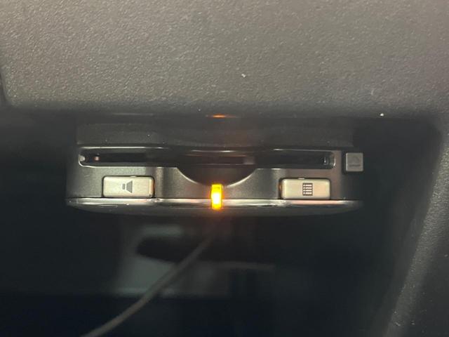 プレマシー ２０Ｓ　両側電動ドア　純正ＳＤナビ　禁煙車　ドラレコ　スマートキー　ＬＥＤヘッド　ＥＴＣ　オートライト　オートエアコン　純正１７インチアルミ　ＣＤ　ＤＶＤ再生　地デジ（6枚目）