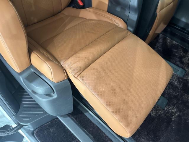 ヴェルファイアハイブリッド Ｚ　プレミア　禁煙車　ＧＲエアロ　左右独立ムーンルーフ　１４型メーカーナビ　全周囲カメラ　両側電動スライドドア　電動リアゲート　衝突軽減装置　レーダークルーズ　デジタルインナーミラー　クリアランスソナー　ＥＴＣ（41枚目）