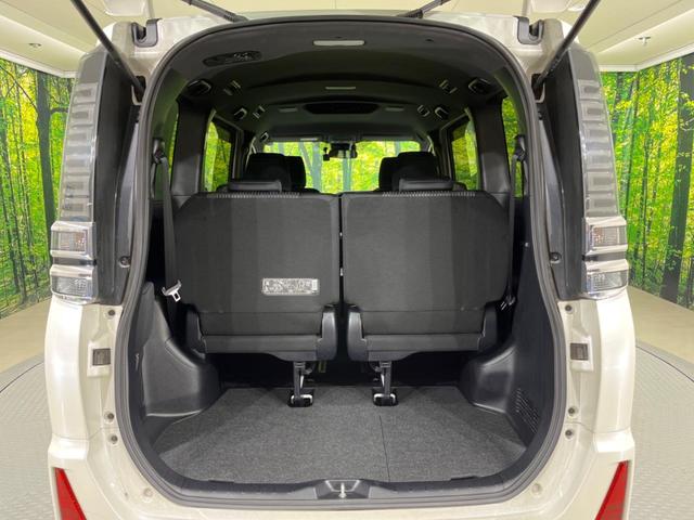 ヴォクシー ハイブリッドＺＳ　煌　禁煙車　純正９型ナビ　バックカメラ　両側電動ドア　衝突軽減　オートマチックハイビーム　クルーズコントロール　車線逸脱警報　シートヒーター　ＥＴＣ　Ｂｌｕｅｔｏｏｔｈ　フルセグ　ＬＥＤヘッド（12枚目）