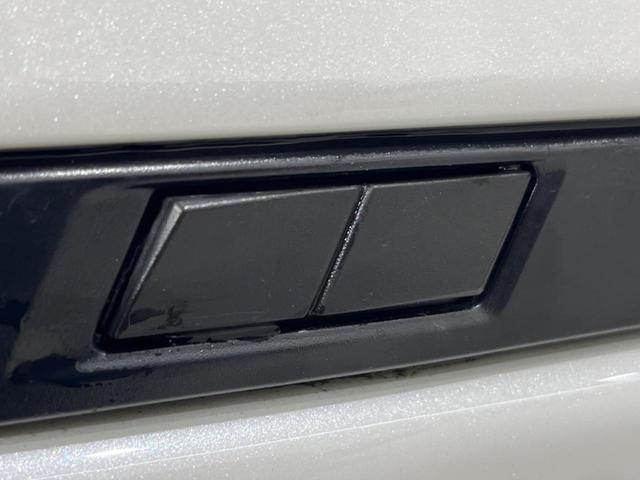 ヴォクシー ハイブリッドＳ－Ｚ　禁煙車　純正１０型ディスプレイオーディオ　全周囲カメラ　快適利便パッケージ　デジタルインナーミラー　両側電動スライドドア　衝突軽減装置　レーダークルーズ　レーンアシスト　クリアランスソナー（6枚目）