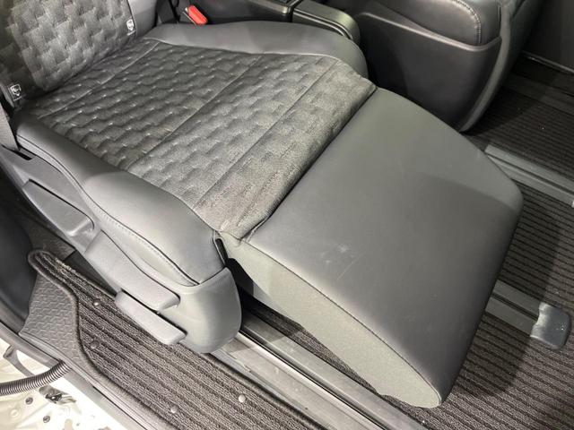 ヴォクシー ハイブリッドＳ－Ｚ　禁煙車　純正１０型ディスプレイオーディオ　全周囲カメラ　快適利便パッケージ　デジタルインナーミラー　両側電動スライドドア　衝突軽減装置　レーダークルーズ　レーンアシスト　クリアランスソナー（37枚目）