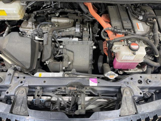 エスクァイア ハイブリッドGi ブラックテーラード 禁煙車 後席モニター 純正9型ナビ バックカメラ 両側電動スライド トヨタセーフティ オートマチックハイビーム クルーズコントロール シートヒーター ETC Bluetooth フルセグ LEDヘッド(18枚目)