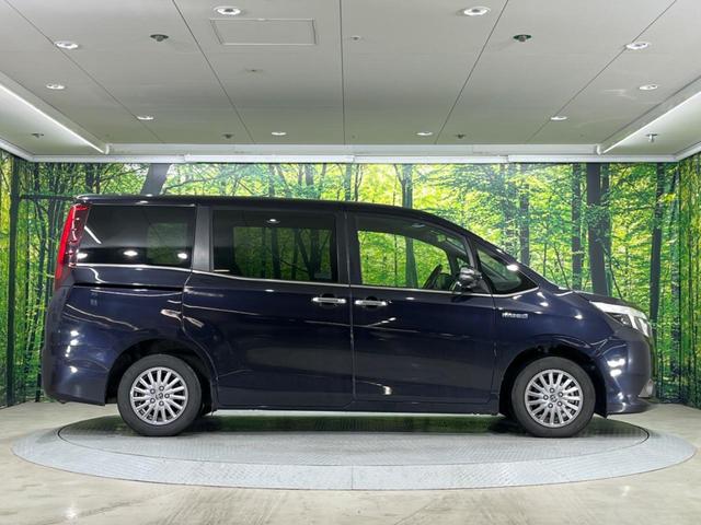 エスクァイア ハイブリッドGi ブラックテーラード 禁煙車 後席モニター 純正9型ナビ バックカメラ 両側電動スライド トヨタセーフティ オートマチックハイビーム クルーズコントロール シートヒーター ETC Bluetooth フルセグ LEDヘッド(26枚目)