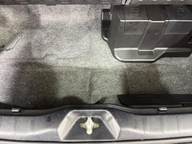 エスクァイア ハイブリッドGi ブラックテーラード 禁煙車 後席モニター 純正9型ナビ バックカメラ 両側電動スライド トヨタセーフティ オートマチックハイビーム クルーズコントロール シートヒーター ETC Bluetooth フルセグ LEDヘッド(46枚目)