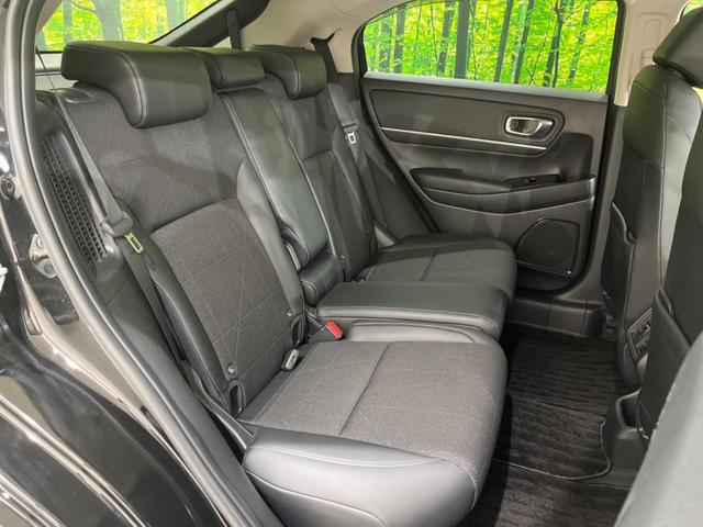 後部座席も気になるようなキズ・汚れやへたり等、大きなダメージはなく、良好な状態です。