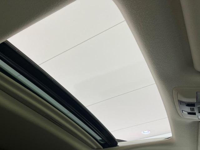 【サンルーフ】開放感たっぷりの希少装備、サンルーフが装着されています！車内に明かりを取り入れたり景色を楽しむ以外にも、車内の空気も簡単に換気できて快適です！