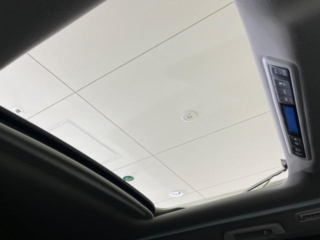 【サンルーフ】開放感たっぷりの希少装備、サンルーフが装着されています！車内に明かりを取り入れたり景色を楽しむ以外にも、車内の空気も簡単に換気できて快適です！