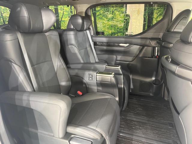 後部座席も気になるようなキズ・汚れやへたり等、大きなダメージはなく、良好な状態です。