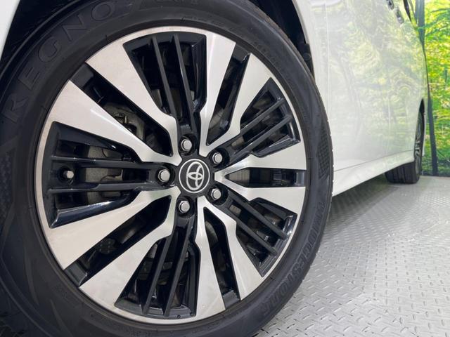 【純正１８インチアルミホイール】外観にマッチした純正アルミホイールを装着しております。各種社外アルミホイールや、スタッドレスタイヤも取扱いしております。是非ご相談ください♪