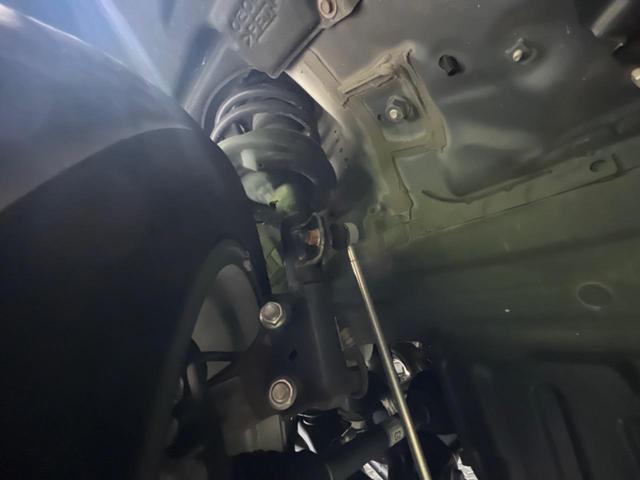 お車を安心してお乗りいただく為には、足回りの定期点検が欠かせません。サービスサポート（有償保証）では無料点検もご提供しており、安心のカーライフをお過ごしいただけるサポート体制が整っています。