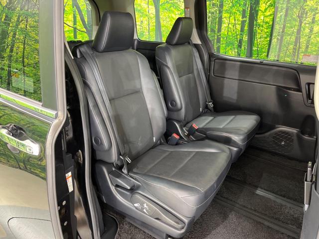 後部座席も気になるようなキズ・汚れやへたり等、大きなダメージはなく、良好な状態です。