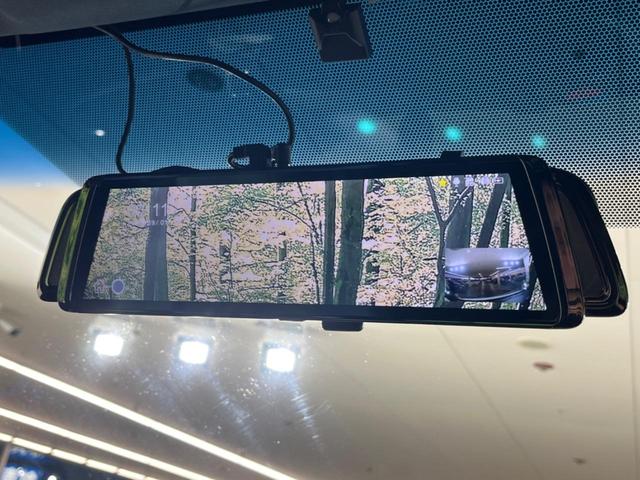 【デジタルインナーミラー】後席の大きな荷物や同乗者で後方が確認しづらい時でも安心！カメラが撮影した車両後方の映像をルームミラー内に表示。クリアな視界で状況の確認が可能です！