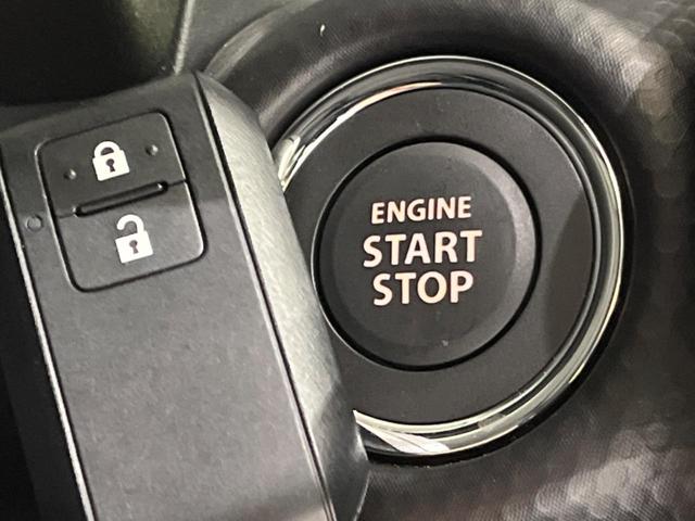 【キーレススタートシステム】カバンやポケットに入れたままでもドアの施錠・解錠が可能なスマートキーを装備。エンジンのオン・オフ時もカギを取り出す必要が無いからとっても便利です♪