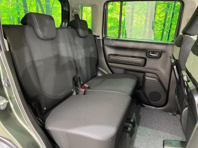 後部座席も気になるようなキズ・汚れやへたり等、大きなダメージはなく、良好な状態です。