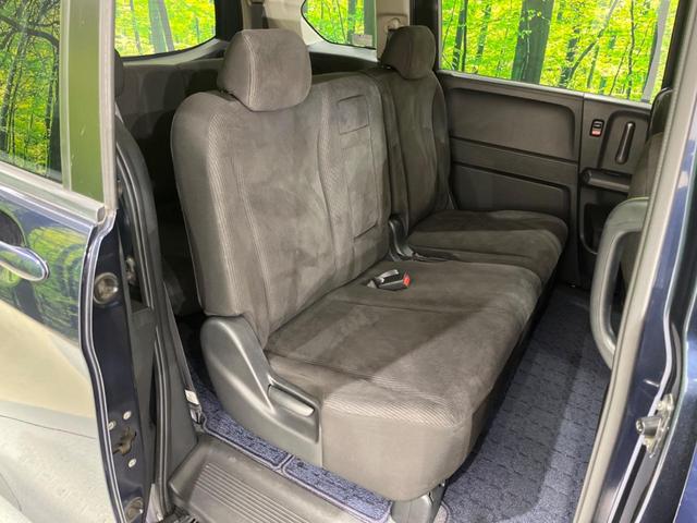 後部座席も気になるようなキズ・汚れやへたり等、大きなダメージはなく、良好な状態です。