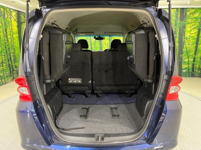 普段のお買い物や通勤、送迎等に十分な荷室スペースを確保しております。セカンドシートを倒すと、大きな荷物の積載も可能です♪