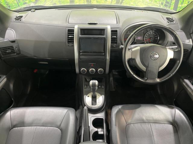 エクストレイル ２０Ｘｔ　禁煙車　ＳＤナビ　バックカメラ　シートヒーター　ＨＩＤヘッド／フォグ　ＥＴＣ　Ｂｌｕｅｔｏｏｔｈ　スマートキー　地デジ　オートエアコン　オートライト　横滑り防止装置　盗難防止装置　プライバシーガラス（2枚目）