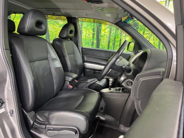 エクストレイル ２０Ｘｔ　禁煙車　ＳＤナビ　バックカメラ　シートヒーター　ＨＩＤヘッド／フォグ　ＥＴＣ　Ｂｌｕｅｔｏｏｔｈ　スマートキー　地デジ　オートエアコン　オートライト　横滑り防止装置　盗難防止装置　プライバシーガラス（9枚目）