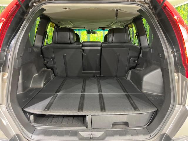 エクストレイル ２０Ｘｔ　禁煙車　ＳＤナビ　バックカメラ　シートヒーター　ＨＩＤヘッド／フォグ　ＥＴＣ　Ｂｌｕｅｔｏｏｔｈ　スマートキー　地デジ　オートエアコン　オートライト　横滑り防止装置　盗難防止装置　プライバシーガラス（11枚目）