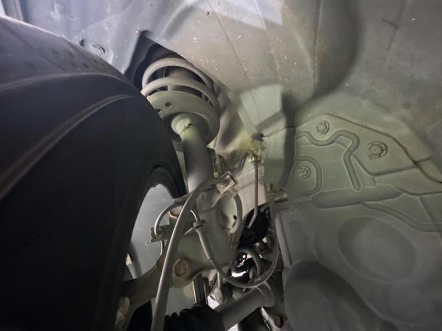 エクストレイル ２０Ｘｔ　禁煙車　ＳＤナビ　バックカメラ　シートヒーター　ＨＩＤヘッド／フォグ　ＥＴＣ　Ｂｌｕｅｔｏｏｔｈ　スマートキー　地デジ　オートエアコン　オートライト　横滑り防止装置　盗難防止装置　プライバシーガラス（21枚目）