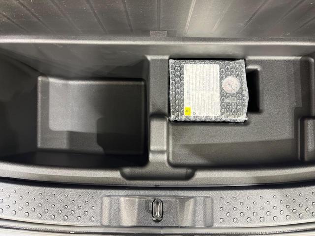 シエンタ Ｇ　クエロ　禁煙車　純正ナビ　全周囲カメラ　フリップダウンモニター　両側電動スライドドア　衝突軽減装置　レーンアシスト　クリアランスソナー　ＬＥＤヘッド　オートマチックハイビーム　フルセグ　Ｂｌｕｅｔｏｏｔｈ再生（39枚目）