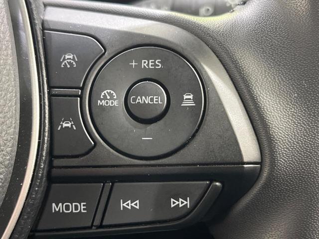 カローラクロス ハイブリッド　Ｚ　禁煙車　ガラスルーフ　純正１０型ナビ　全周囲カメラ　トヨタセーフティ　レーダークルーズ　オートマチックハイビーム　シートヒーター　ＥＴＣ　Ｂｌｕｅｔｏｏｔｈ　フルセグ　ＬＥＤヘッド／フォグ（5枚目）