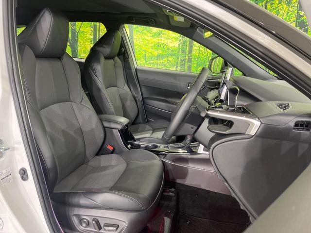 カローラクロス ハイブリッド　Ｚ　禁煙車　ガラスルーフ　純正１０型ナビ　全周囲カメラ　トヨタセーフティ　レーダークルーズ　オートマチックハイビーム　シートヒーター　ＥＴＣ　Ｂｌｕｅｔｏｏｔｈ　フルセグ　ＬＥＤヘッド／フォグ（9枚目）