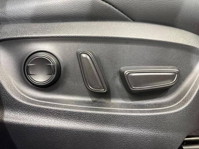 カローラクロス ハイブリッド　Ｚ　禁煙車　ガラスルーフ　純正１０型ナビ　全周囲カメラ　トヨタセーフティ　レーダークルーズ　オートマチックハイビーム　シートヒーター　ＥＴＣ　Ｂｌｕｅｔｏｏｔｈ　フルセグ　ＬＥＤヘッド／フォグ（37枚目）