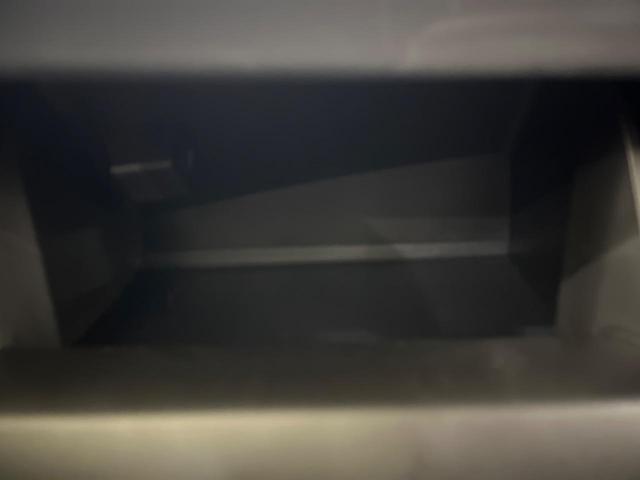 カローラクロス ハイブリッド　Ｚ　禁煙車　ガラスルーフ　純正１０型ナビ　全周囲カメラ　トヨタセーフティ　レーダークルーズ　オートマチックハイビーム　シートヒーター　ＥＴＣ　Ｂｌｕｅｔｏｏｔｈ　フルセグ　ＬＥＤヘッド／フォグ（40枚目）