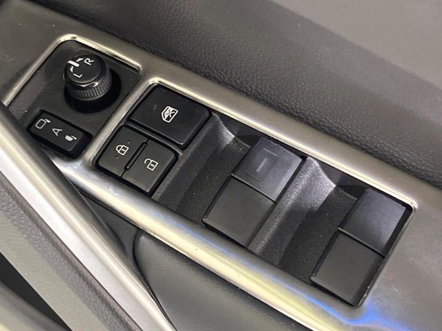 カローラクロス ハイブリッド　Ｚ　禁煙車　ガラスルーフ　純正１０型ナビ　全周囲カメラ　トヨタセーフティ　レーダークルーズ　オートマチックハイビーム　シートヒーター　ＥＴＣ　Ｂｌｕｅｔｏｏｔｈ　フルセグ　ＬＥＤヘッド／フォグ（42枚目）