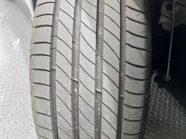 カローラクロス ハイブリッド　Ｚ　禁煙車　ガラスルーフ　純正１０型ナビ　全周囲カメラ　トヨタセーフティ　レーダークルーズ　オートマチックハイビーム　シートヒーター　ＥＴＣ　Ｂｌｕｅｔｏｏｔｈ　フルセグ　ＬＥＤヘッド／フォグ（52枚目）