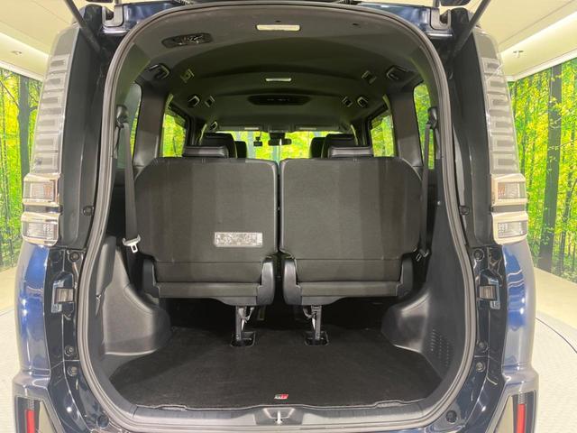 ヴォクシー ＺＳ　ＧＲスポーツ　禁煙車　純正９型ナビ　バックカメラ　両側電動スライドドア　衝突軽減装置　クルコン　レーンアシスト　ＬＥＤヘッド　オートマチックハイビーム　Ｂｌｕｅｔｏｏｔｈ再生　フルセグ　スマートキー（10枚目）
