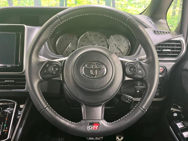 ヴォクシー ＺＳ　ＧＲスポーツ　禁煙車　純正９型ナビ　バックカメラ　両側電動スライドドア　衝突軽減装置　クルコン　レーンアシスト　ＬＥＤヘッド　オートマチックハイビーム　Ｂｌｕｅｔｏｏｔｈ再生　フルセグ　スマートキー（11枚目）